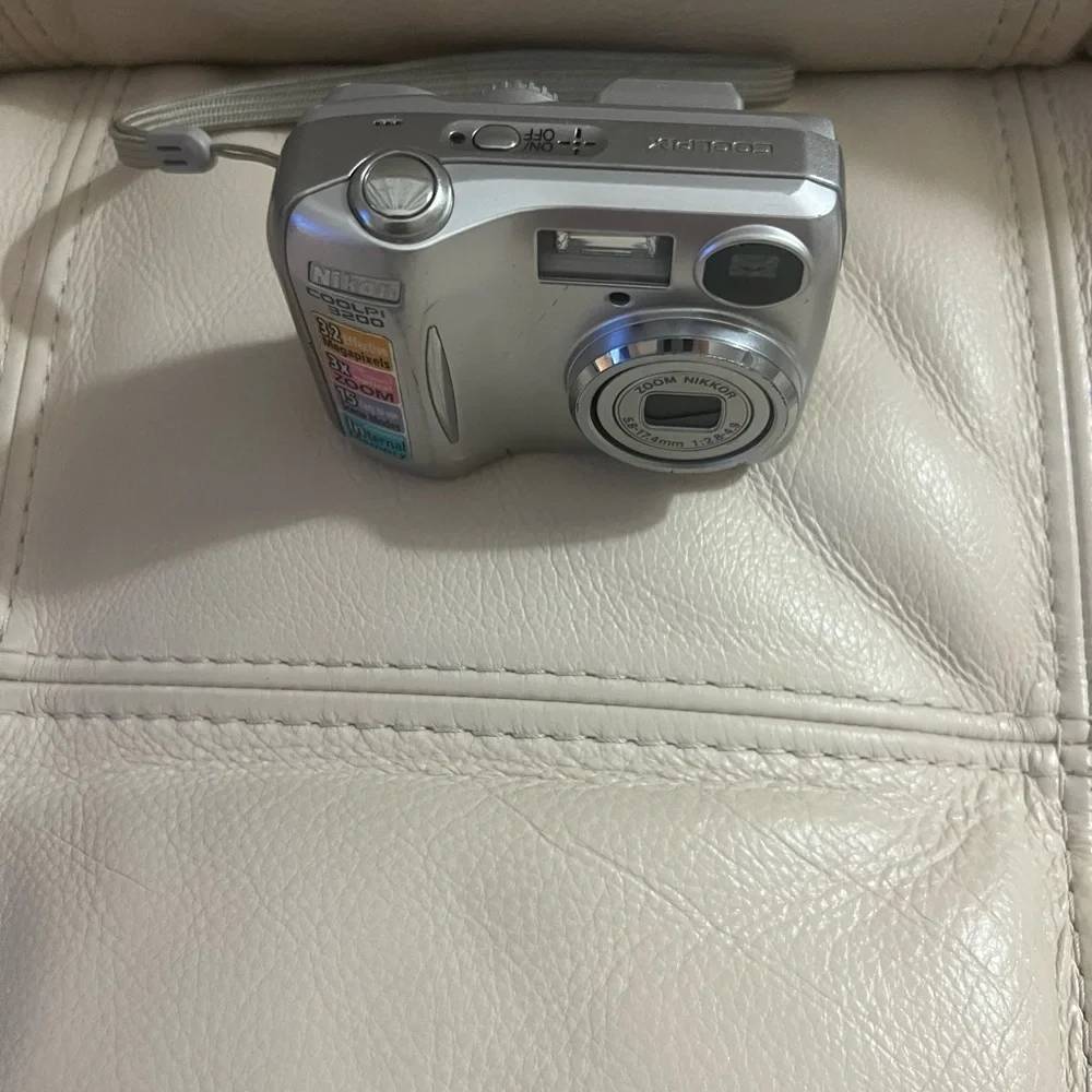 Nikon Coolpix 3200 3.2MP Digital Camera